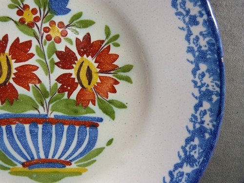 Assiette en faïence de Nevers 19e s., à décor de bouquet de Fleurs, signé Pierre - Imagen 5 de 8