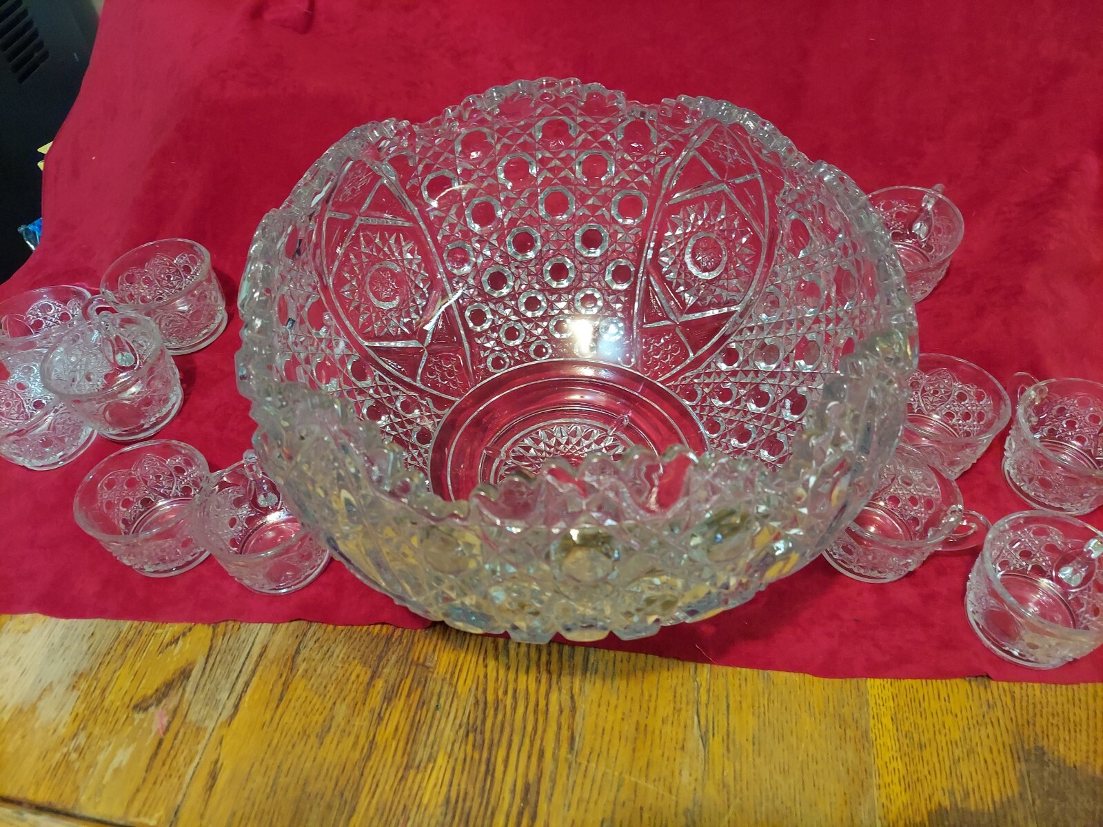 L. E. Smith Glass Co. Vintage Punch Bowl Set DAISY & BUTTON Hobstar 12