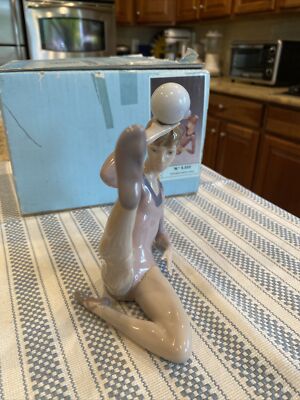 Lladro 5332 Gymnast Balancing Ball - w/ Original Box - Perfect