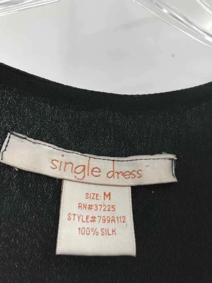 Vestido individual usado negro talla mediana cambio hasta la rodilla vestido sin mangas Foto 3 de 3