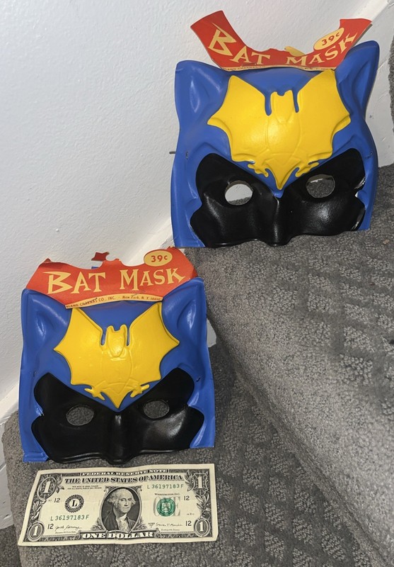 L@@K~ 2 Plastic BAT MASKS *Bland Charnas* VINTAGE CLASSIC HALLOWEEN MASKS