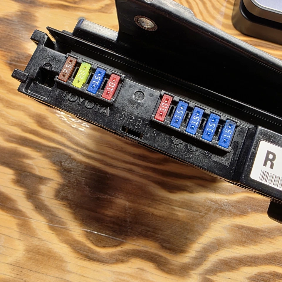 82720-48050 Toyota Engine Room Junction Relay "R"Cleaned And Inspected. - Image 3 of 4