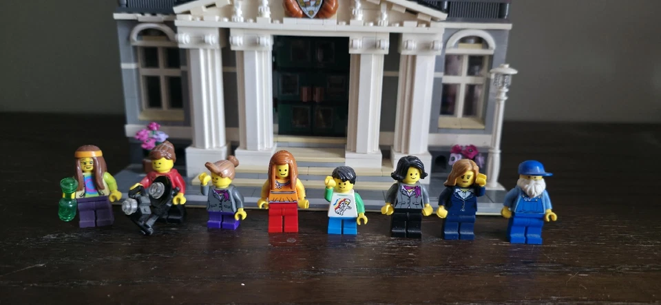 LEGO Modular Buildings 10224 Town Hall, photo 2 of 5