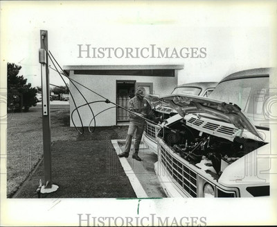 #ad #ad 1981 Press Photo Wisconsin Gas Company North Service Center Fueling Facility $24.99