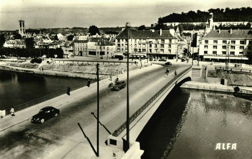 Vintage (1950s) Chateau U-Thierry Bridge, Paris, France Real Photo Postcard  - Picture 1 of 2