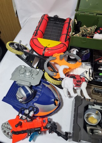Large Collection of Action Man Figures, Vehicles, Accessories, Mags, Collectable - Picture 8 of 23