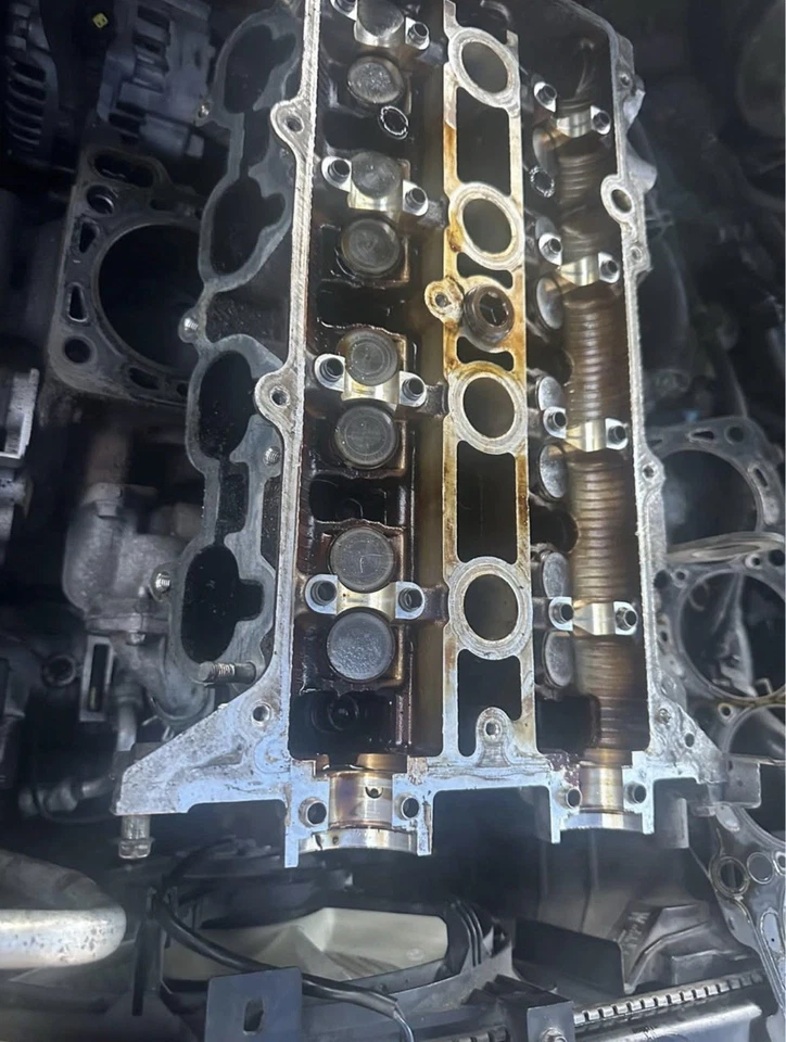 02 Mazda Protege 2.0 L culata motor - PIEZA OEM USADA Foto 2 de 4