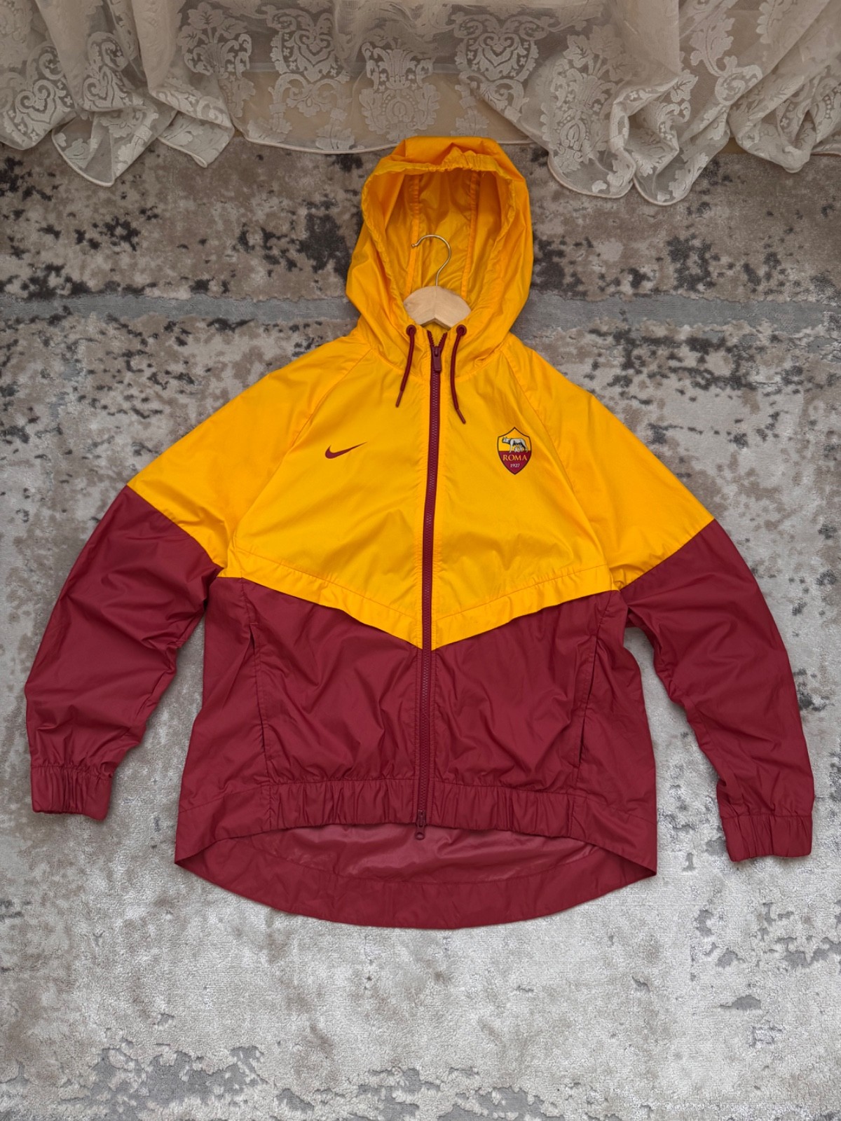 SACAI X NIKE Nike AS Roma Autentica Giacca Windrunner Donna Giacca Antipoggia