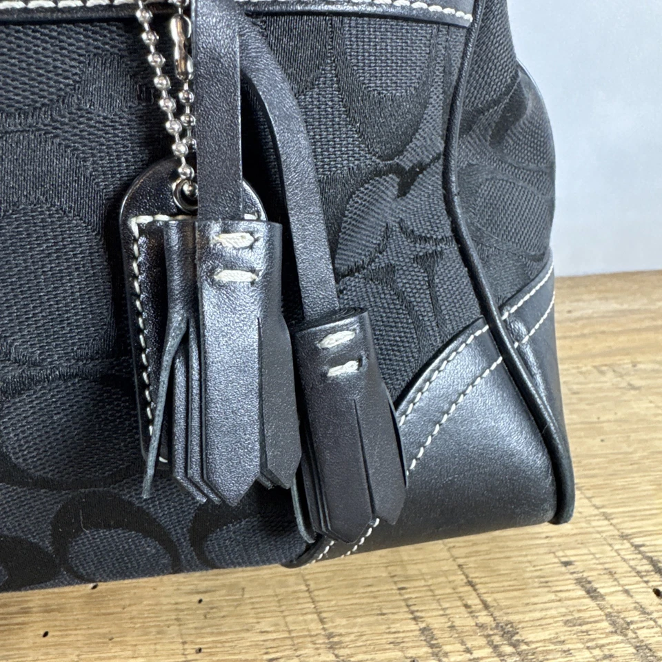 Bolsa Hampton Coach Signature A06W-8K05 - Preta com Prata - Vintage - Imagem 2 de 4