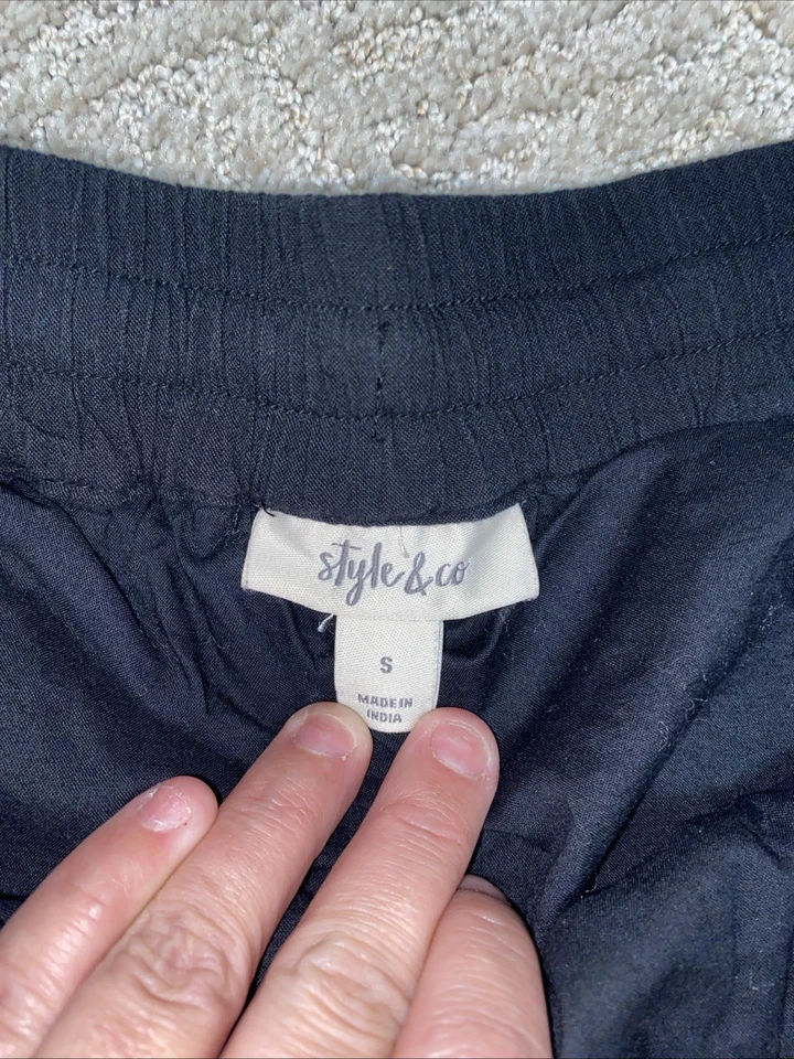 Style & Co Women's Pull-on Shorts Size S Deep Black lined Shorts Pockets - Image 3 of 4