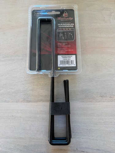 Hornady Universal Handgun Hangers PVC-coated Hardened Steel Black 4 Pack - 95870 - Afbeelding 2 van 2