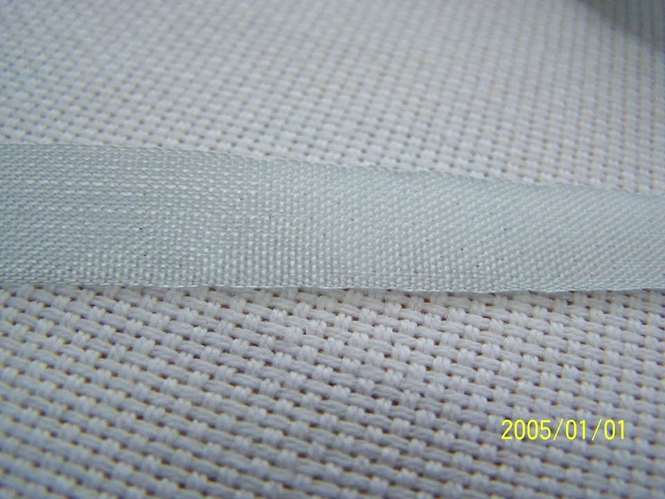 Ancien ruban en soie. Couleur bleu ciel très pâle.  Vendu au mètre. Réf N°149 - Photo 2/4