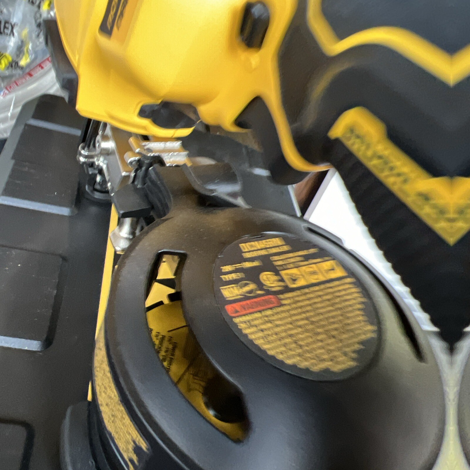 DeWalt DCN45RNB 20V MAX 15Degree Brushless Cordless Coil Roofing