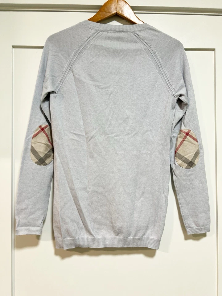 Suéter cárdigan Burberry mezcla de cachemir con parches en el codo estampado de logotipo azul Foto 2 de 4