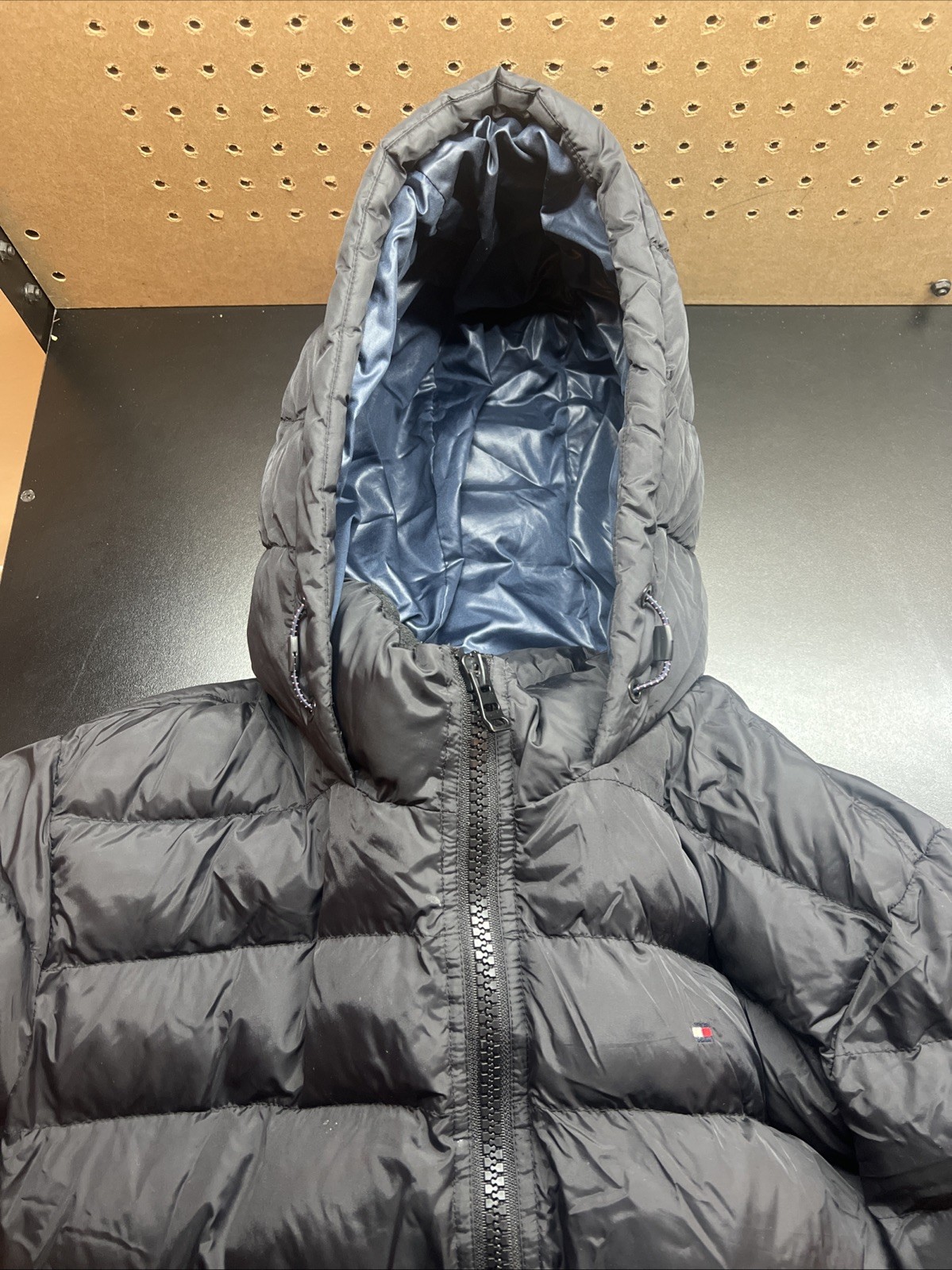 Tommy Hilfiger Men's Hooded Puffer Jacket Size Medium Black thumbnail 4