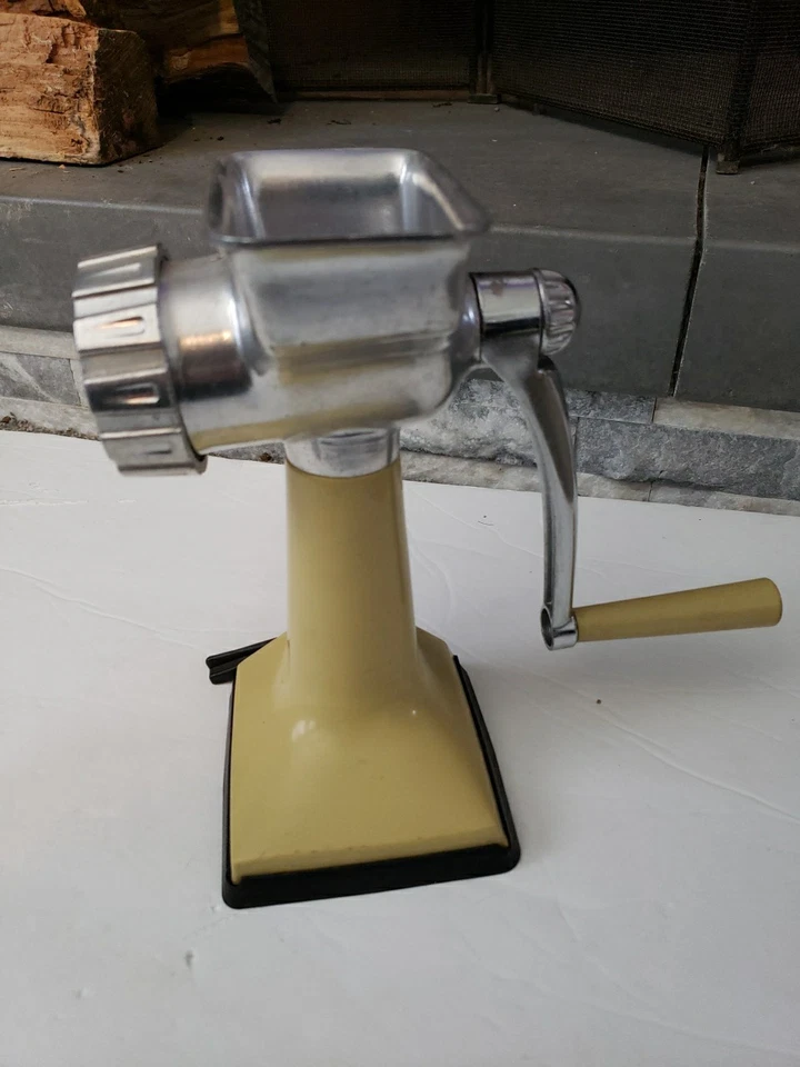 Molinillo de carne Rival Vintage Grind-o-Mat con base vacomática cosecha oro  Foto 4 de 4