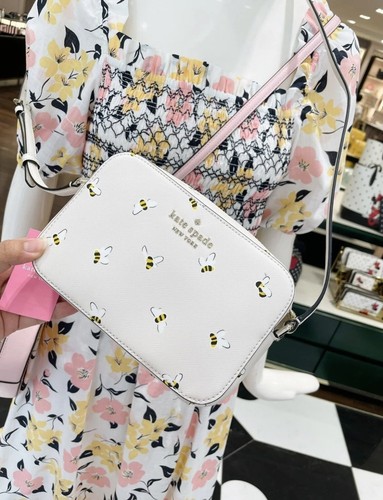 Bolso bandolera mini cámara estampado de abeja Kate Spade - Imagen 6 de 7