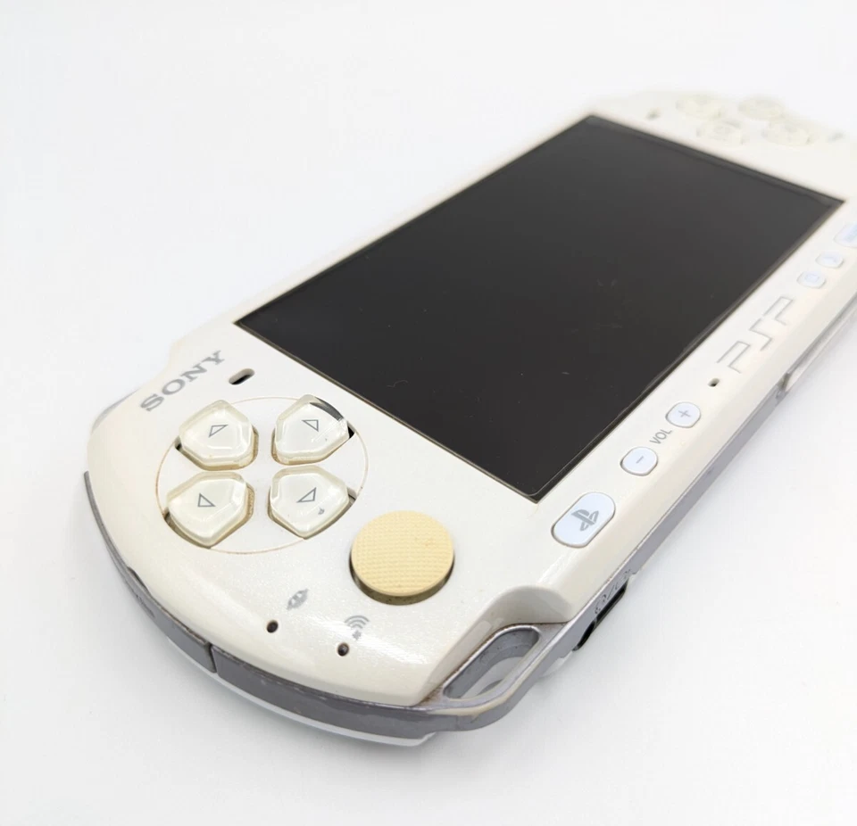 Sony PSP -3000 white Boxed With charger and Battery Region Free Japan Import - Image 3 of 4