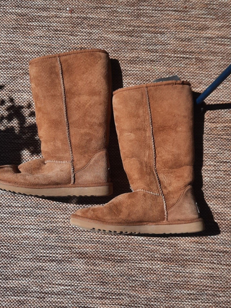 UGG Australia Classic Tall II Womens Winter Boots - Size 6