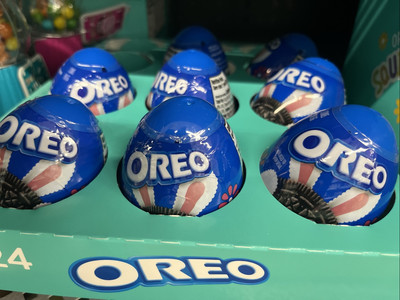 OREO Chocolate Sandwich Cookies, 1 Easter Egg O.78oz/22gm