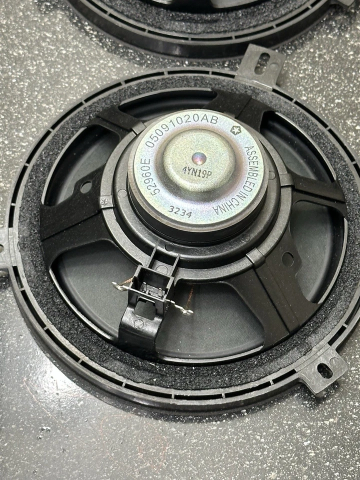 2015 Jeep Wrangler JK OEM Factory Speakers Set Mopar 05091020AB 05059062AB Works - Image 2 of 4