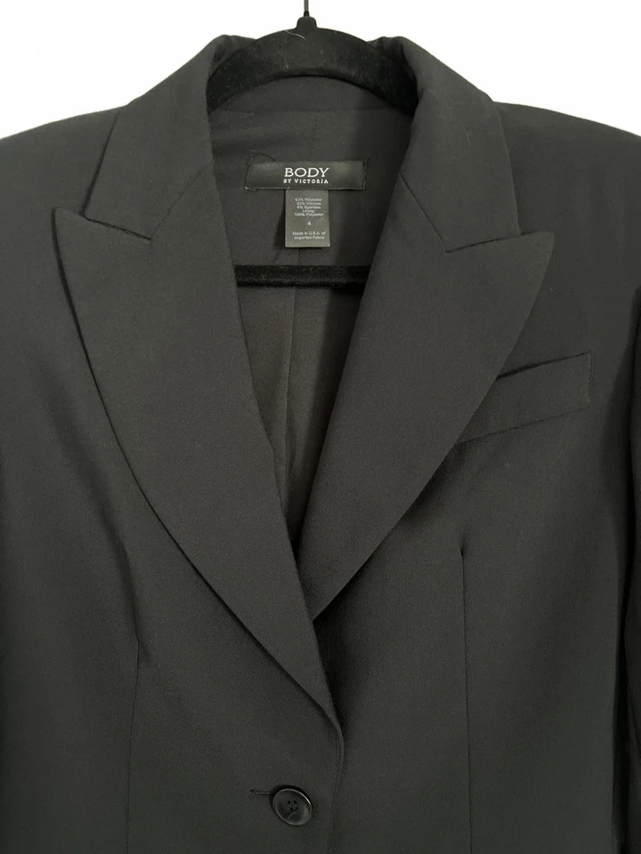 Chaqueta Blazer Body by Victoria Para Mujer Talla 4 Forrada Negra 2 Botones Ajustada Carrera Foto 4 de 4