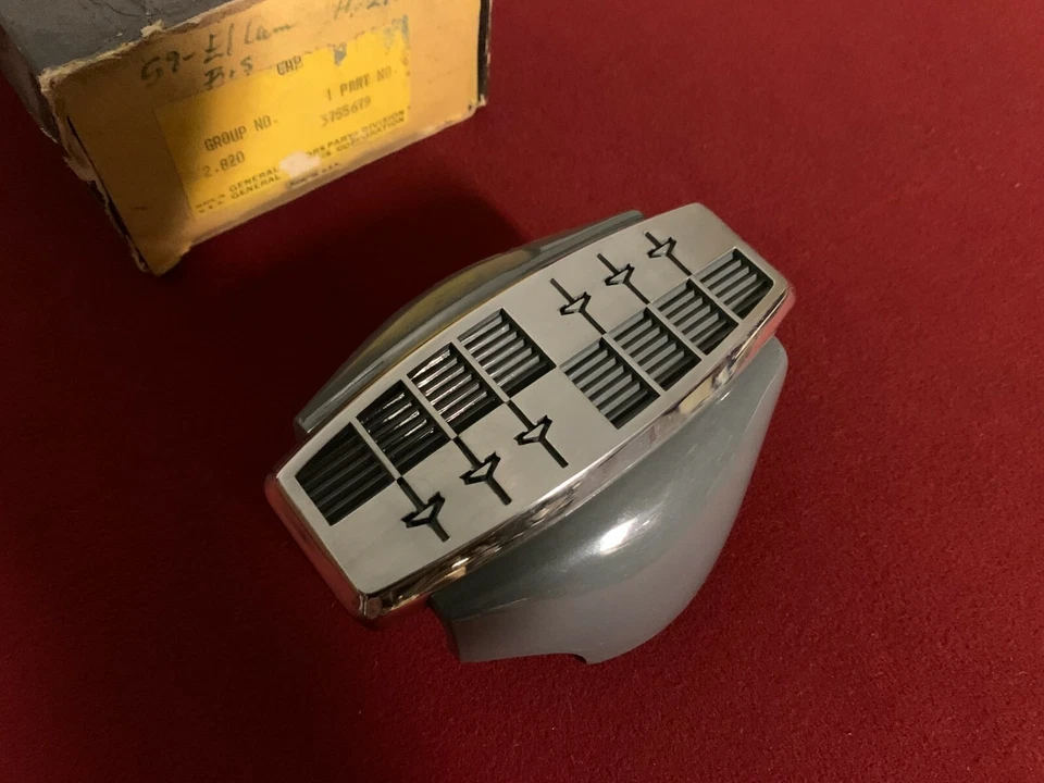 NOS 1959-1960 CHEVROLET HORN BUTTON GM 3755679 BISCAYNE BROOKWOOD ELCAMINO 59-60 - Image 2 of 3