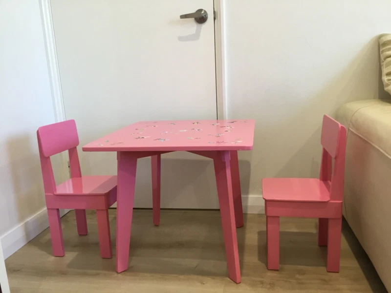 gumtree kids table and chairs