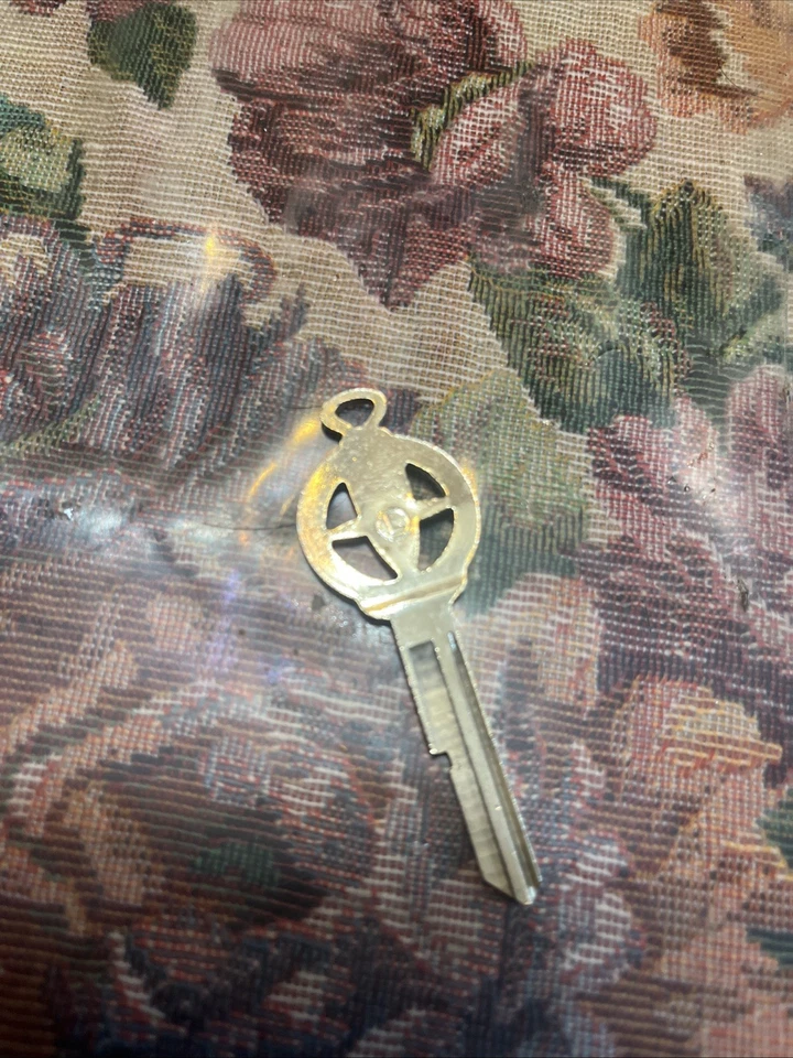 Oldsmobile 🚀 Silhouette LLAVE CREST 1967 1971 1975 1979 Cutlass 442 Delta 88 Foto 4 de 4