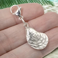 Silver Oyster Clip-on Charm - Coastal Sea-Inspired Accessory for Zippers & Bags