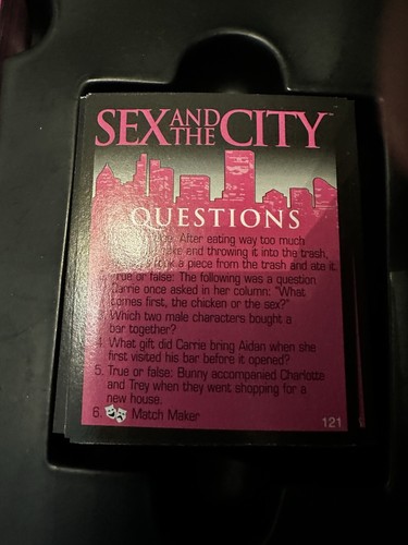 Juego Trivia Sex In The City In Tin Box18+ Edición Platino con imágenes del reparto - Imagen 5 de 8