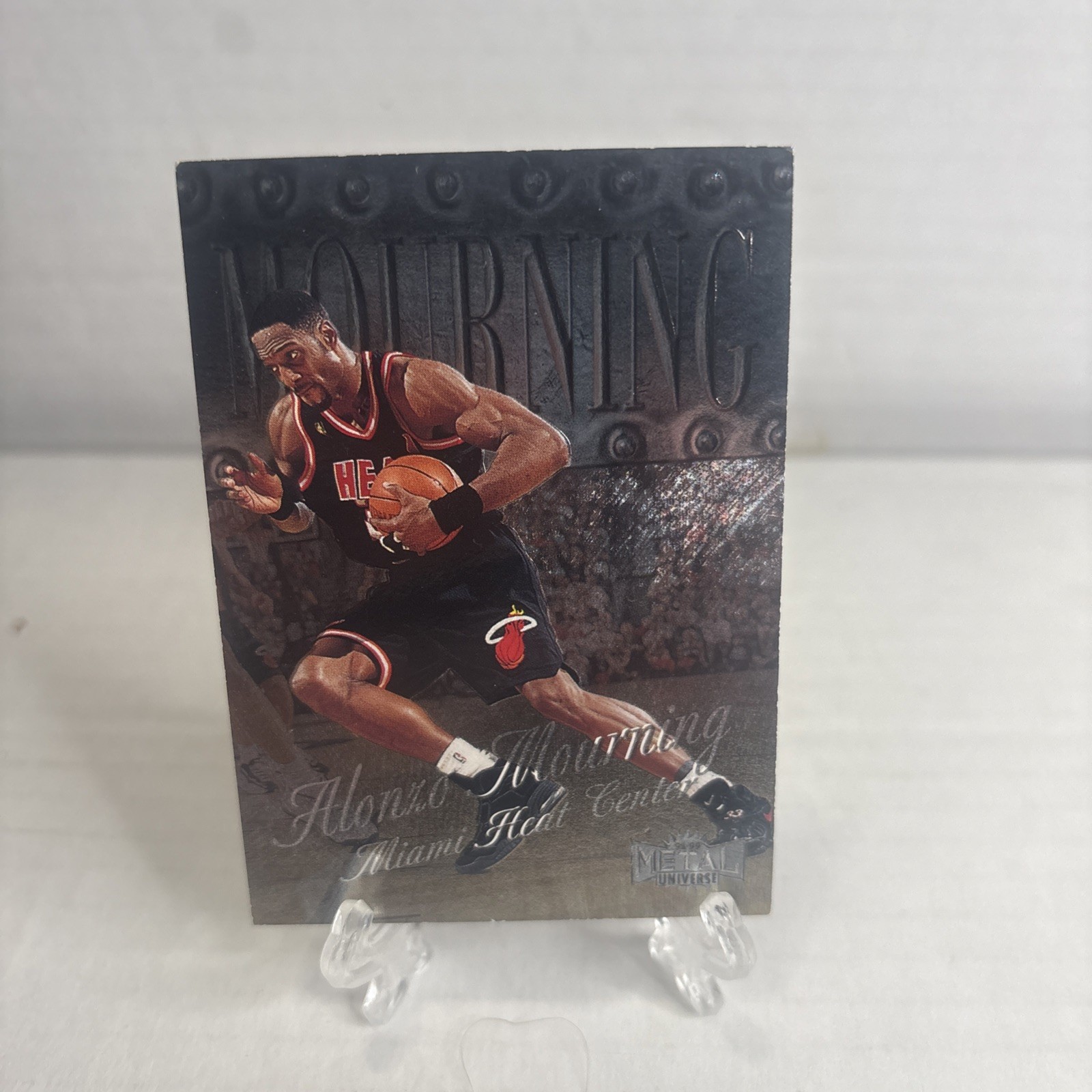 1998-99 Metal Universe Alonzo Mourning #120 - Miami Heat