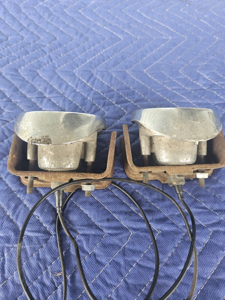 Oldsmobile 442 Cutlass F85 1965 par de luces de reversa y soportes GM OEM Foto 2 de 4