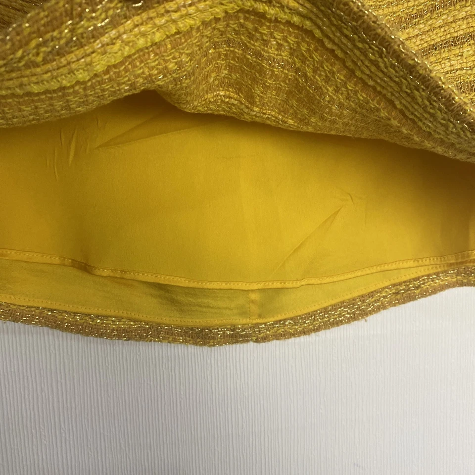 Falda de tweed metálica a rayas doradas amarillas Alice & Olivia para mujer 0. Foto 4 de 4