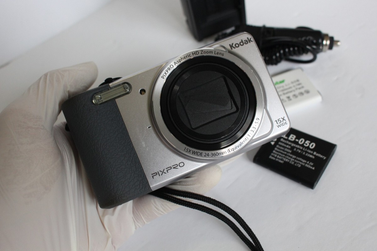 英国製プロ用 カメラマンバッグ  美品中古 再値下げ 🌟 Kodak PIXPRO FZ151 16MP Compact Digital Camera w 2 Batteries