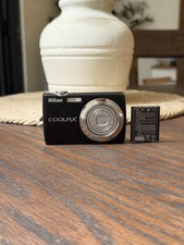 Nikon COOLPIX S220 10.0MP Digital Camera - Graphite black TESTED WORKS