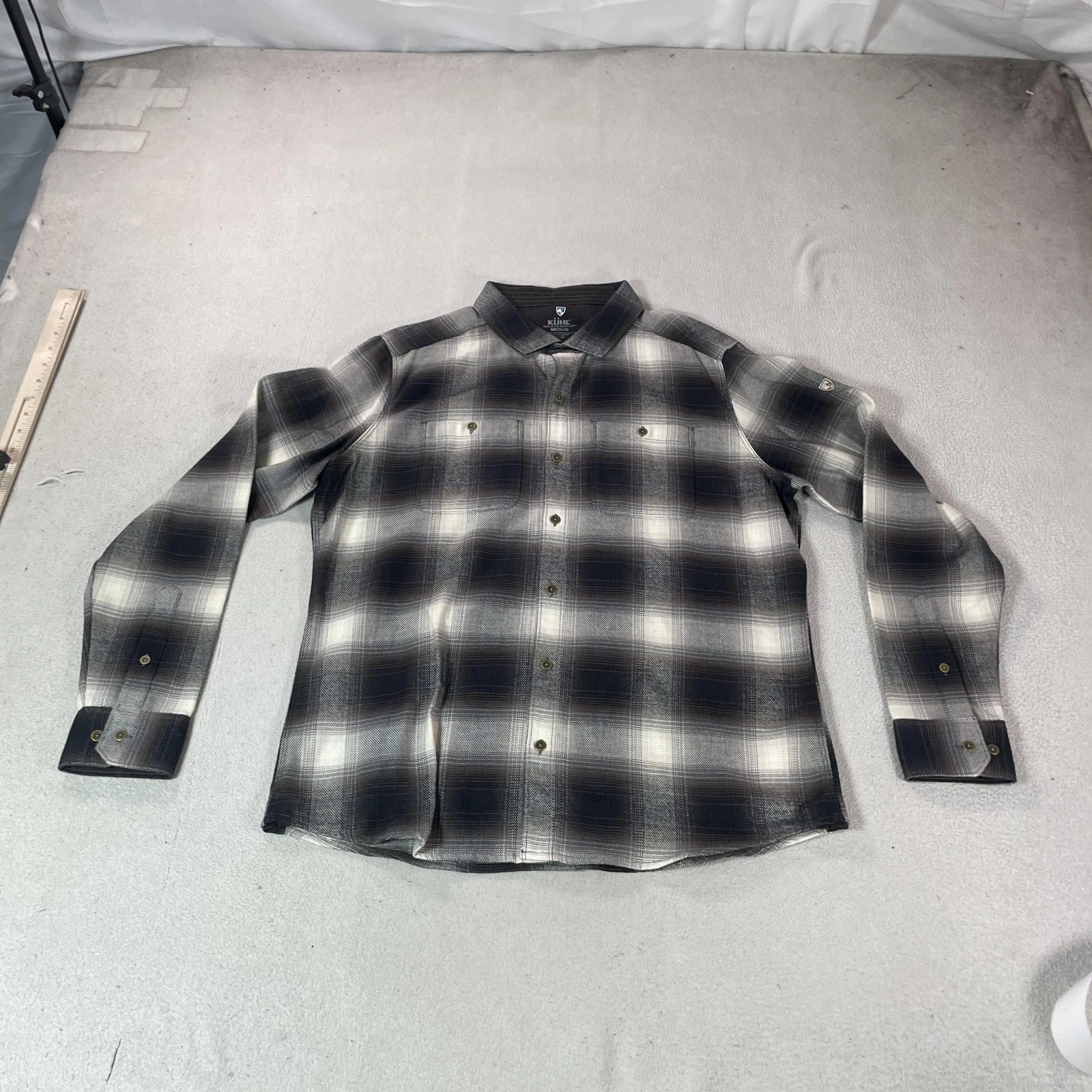 Kuhl Shirt Mens Medium Gray Plaid Long Sleeve Button Front Outdoor Hike Camp Top