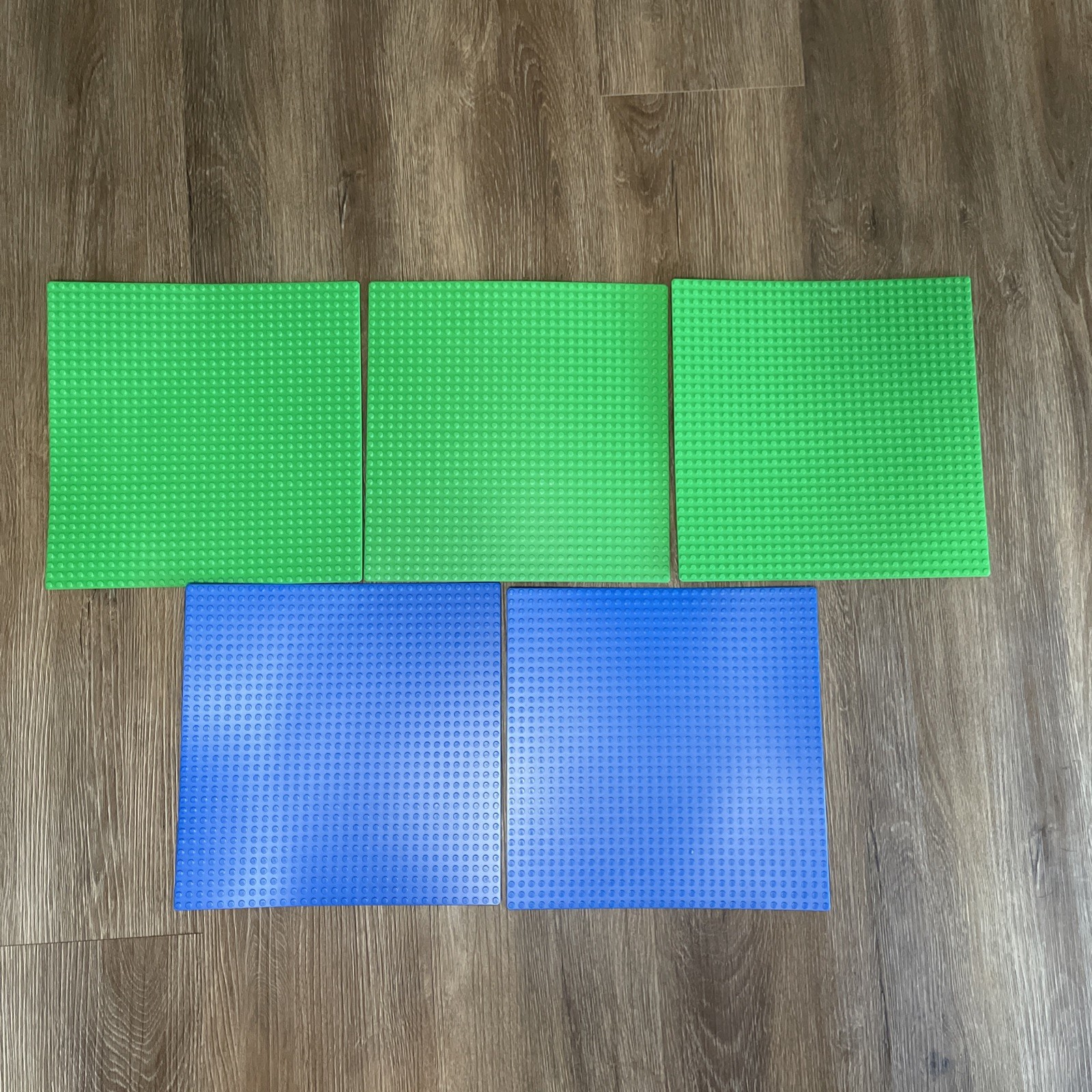 Lego Lot of 5 Various colors Baseplates 10