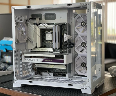 ASUS Desktop-PC Tower weiß mit NVIDIA GeForce RTX Grafikkarte (dediziert)