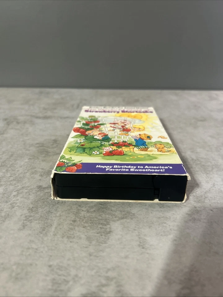 Vintage VHS The Wonderful World of Strawberry Shortcake - Tested Very Rare - Image 3 of 4