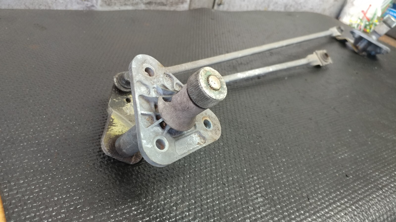 9404 FORD MUSTANG WINDSHIELD WIPER MOTOR LINKAGE ARM TRANSMISSION