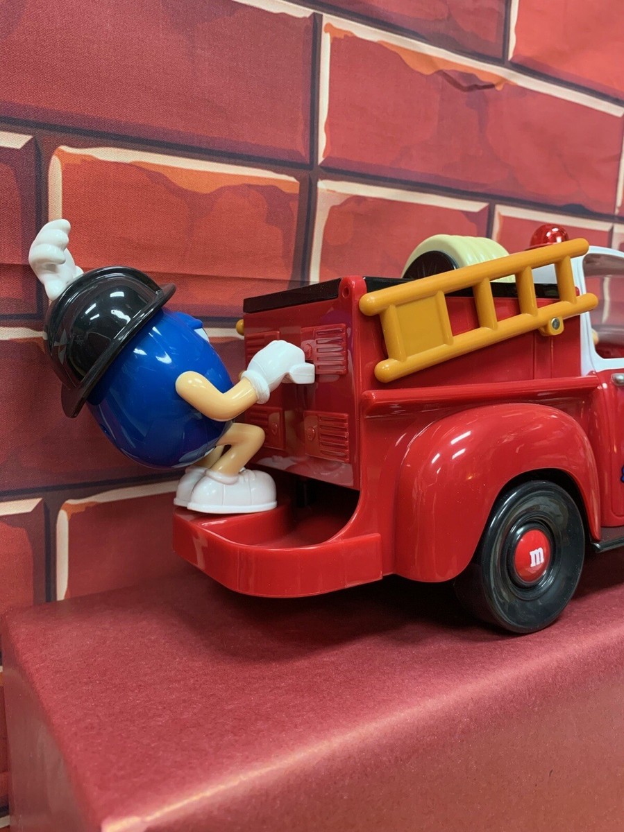 その他 m&m's FIRE TRUCK CANDY DISPENSER M&M's Fire Truck Dispenser with Lightning McQueen and Mater