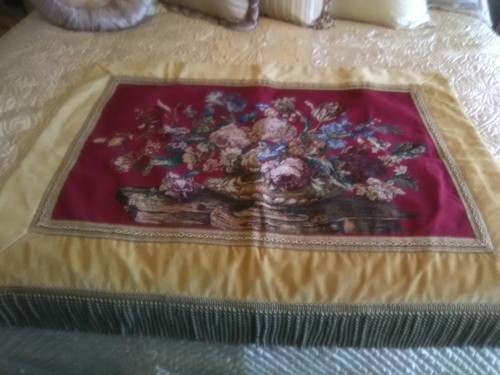 TAPESTRY WITH BURGUNDY BACKING WALL HANGING WITH FRINGES 43 X 36 - Picture 10 of 10