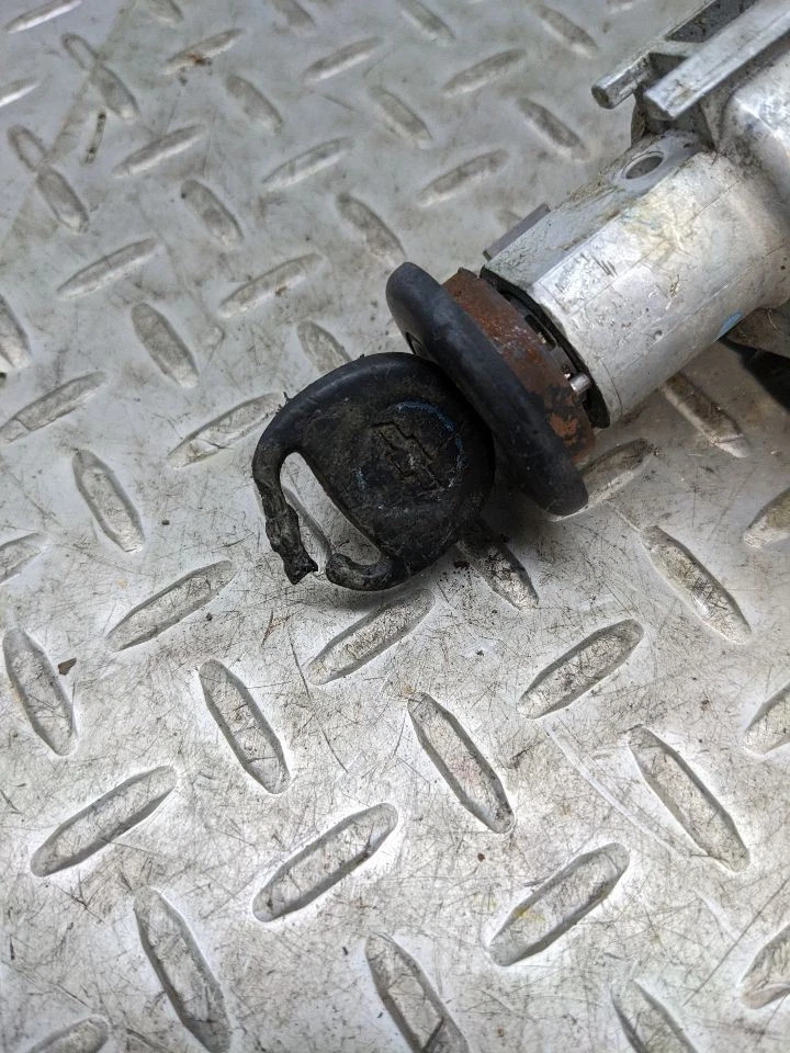 02-09 CHEVY TRAILBLAZER ENVOY RAINIER INTERRUPTOR DE IGNIÇÃO CARCAÇA DO CILINDRO 1149761 - Imagem 2 de 4