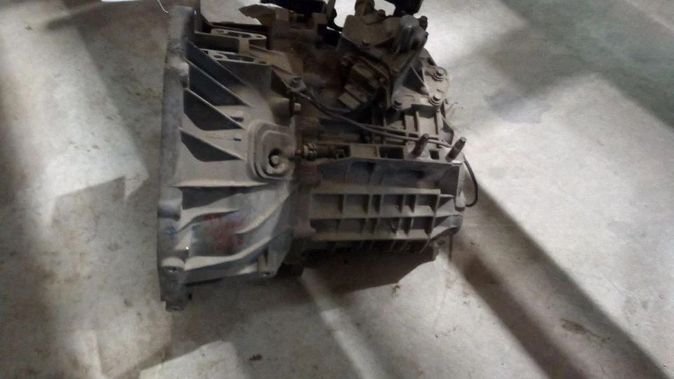 Manual Transmission from 1999 Ford Contour 2.5L 6376482 Foto 3 de 4