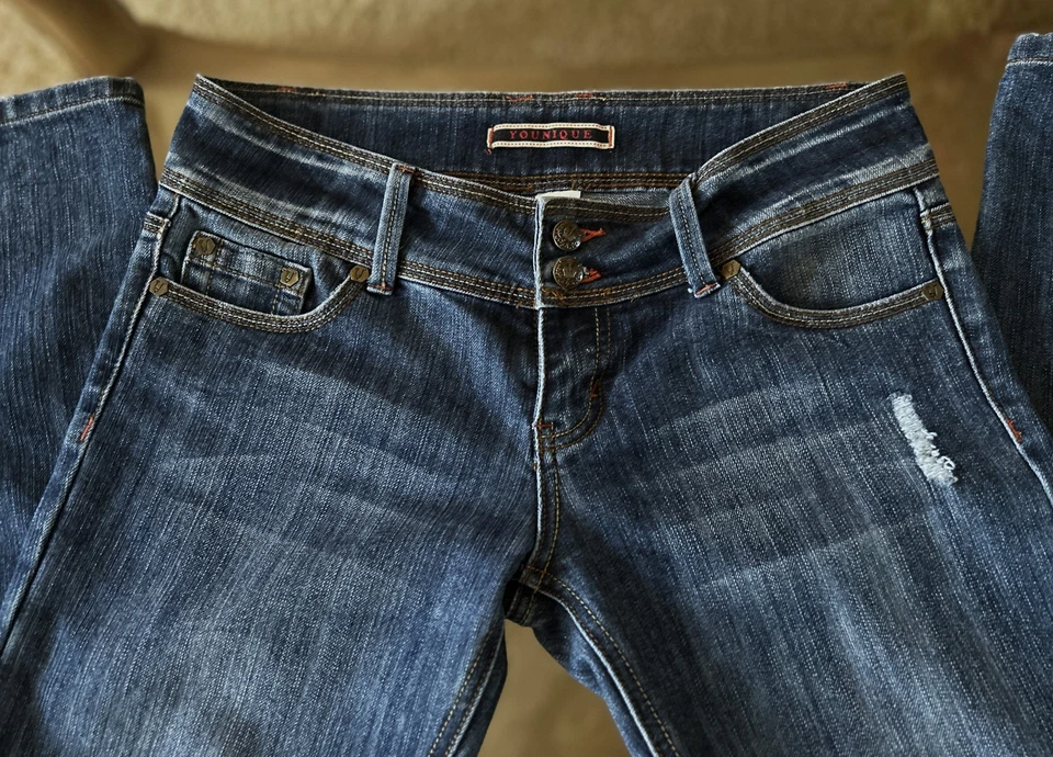 Pantalones de mezclilla Younique vintage para mujer talla 5 Y2K tiro bajo desgastados corte bota EC + GRATIS 🎁 Foto 3 de 4