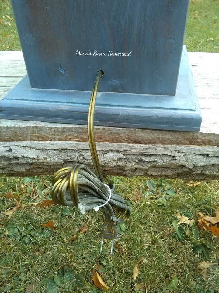 Lámpara Coyote para habitación de niño. gris envejecido. Largo 7" x Ancho 7" x Alto 28" Foto 4 de 4