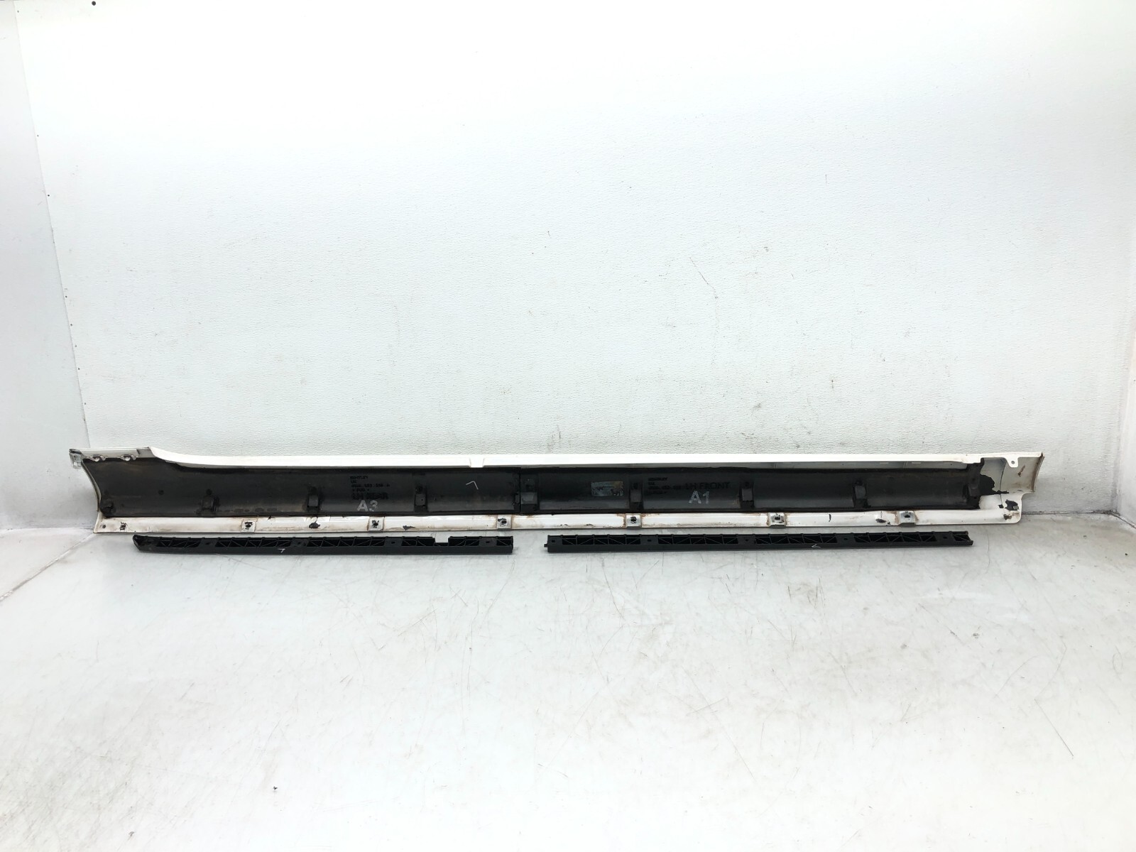 2014-2018 BENTLEY FLYING SPUR LEFT DRIVER SIDE SKIRT ROCKER PANEL MOLDING #NOTE.