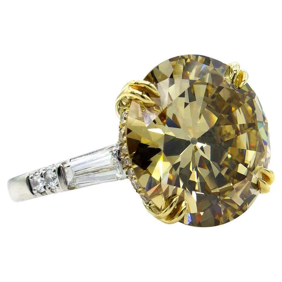 Anillo de moda de tres piedras de turmalina redonda marrón amarillo y circonita cúbica de 10,52 quilates de lujo Foto 2 de 4