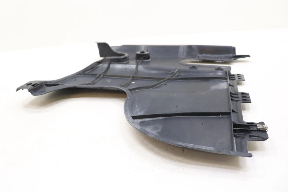 VOLKSWAGEN TIGUAN 2018-2020 PARTE TRASERA IZQUIERDA DEBAJO DE LA CARROCERÍA CUBIERTA PROTECTOR CONTRA SALPICADURAS OEM Foto 3 de 4